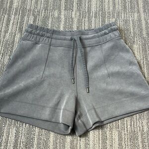 Lululemon Soft Ambitions High-Rise Short 4”
